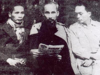 Bác Hồ với đồng chí Phạm Văn Đồng, Đại tướng Võ Nguyên Giáp tại ATK Định Hóa 