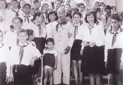 Bác Hồ với các cháu thiếu nhi Bungari, ngày 16 tháng 8 năm 1957