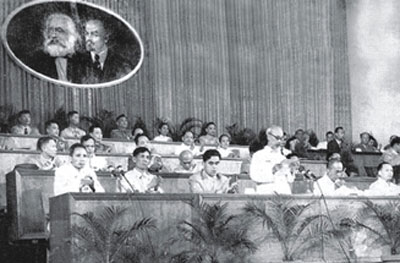 Chủ tịch Hồ Chí Minh đọc diễn văn khai mạc Ðại hội đại biểu toàn quốc lần thứ III của Ðảng 05.09.1960