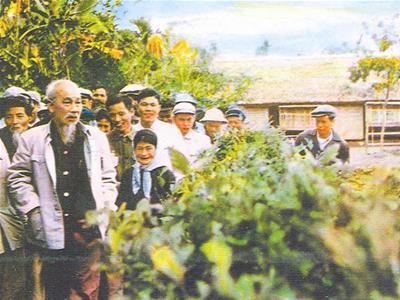 Bác Hồ về thăm quê ở Kim Liên, Nghệ An năm 1961