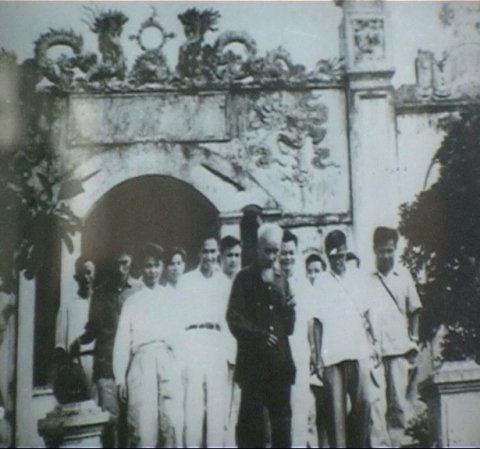 Bác Hồ viếng Đền Hùng năm 1962