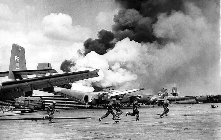 Sáng 30/4/1975, Sư đoàn 10, Quân đoàn 3 đánh chiếm Sân bay Tân Sơn Nhất 